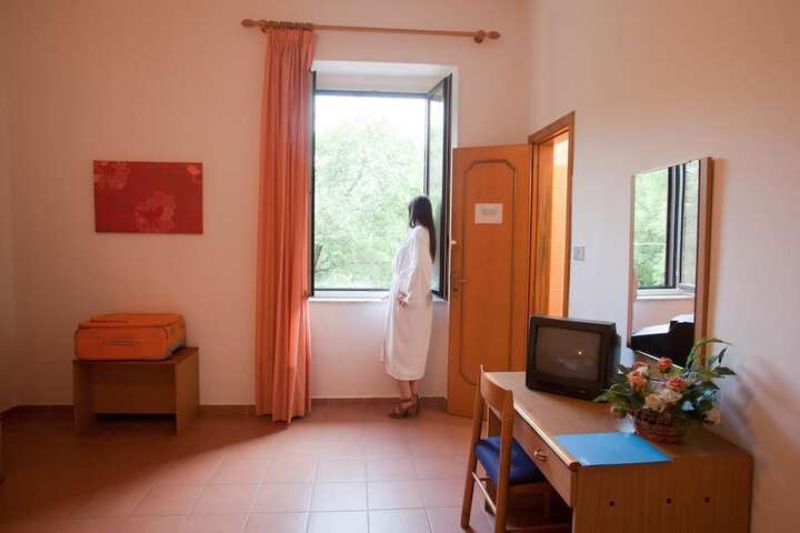 Room 7 of 10