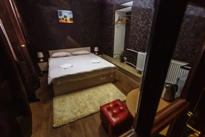 Room 4 of 14
