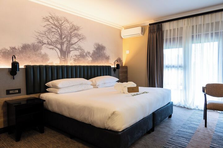 Room 3 of 118