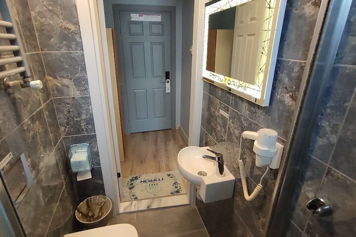 Room 61 of 100