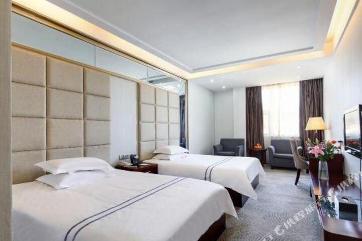 Eifeel Hotel