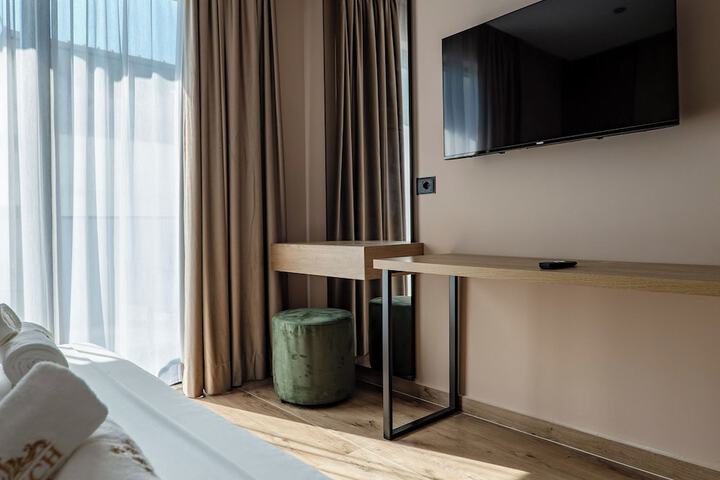 Room 9 of 115