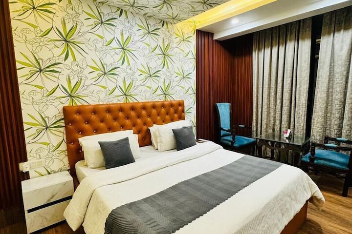 Room 73 of 79