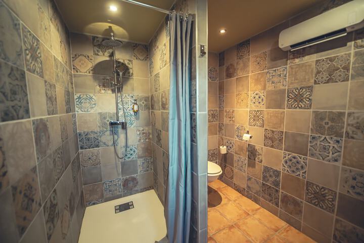 Room 15 of 34