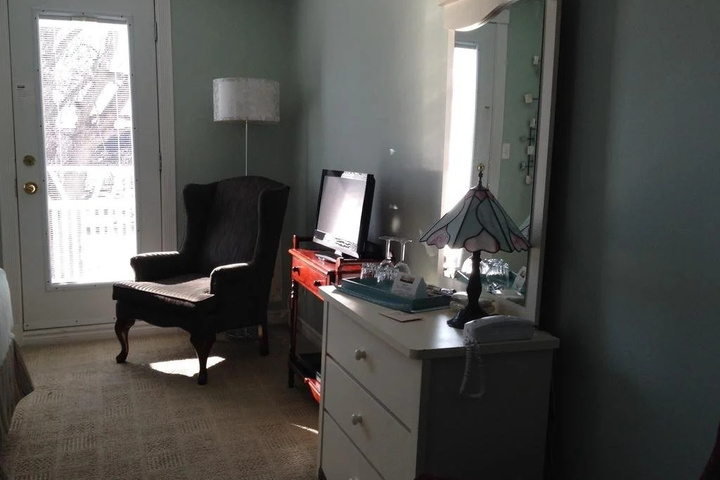 Room 4 of 13