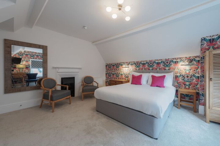 Room 25 of 104