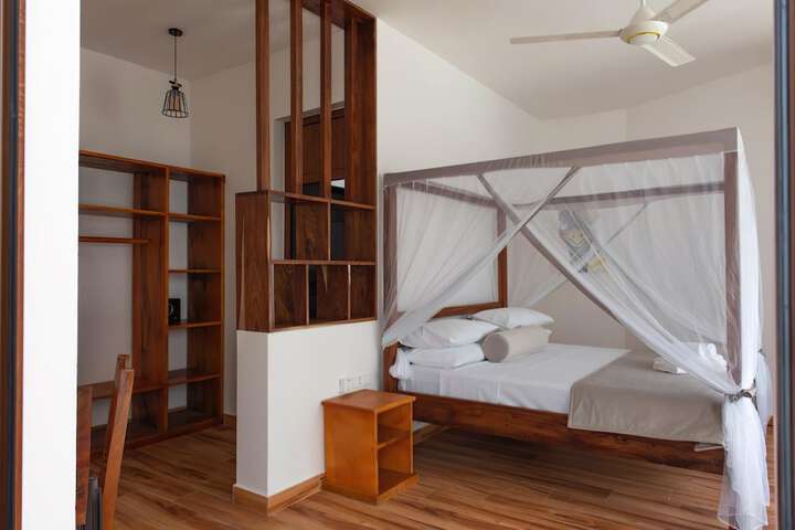 Room 4 of 18