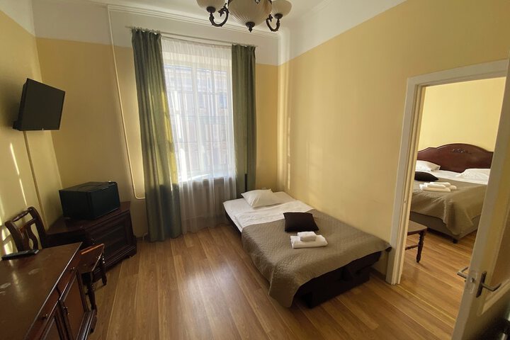 Room 210 of 272