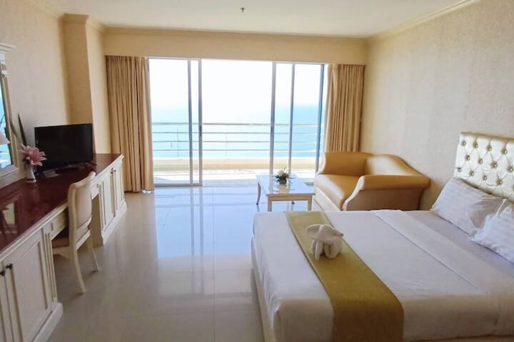 Room 15 of 40