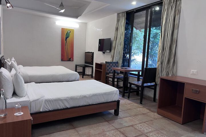 Room 40 of 143