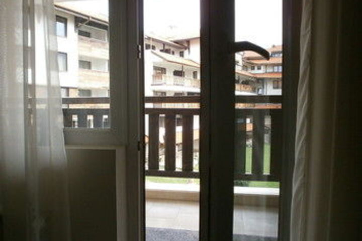 Room 6 of 10