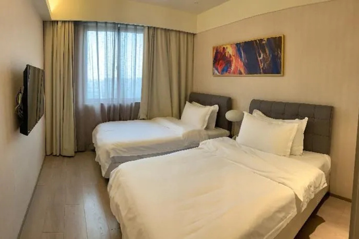 Room 5 of 10