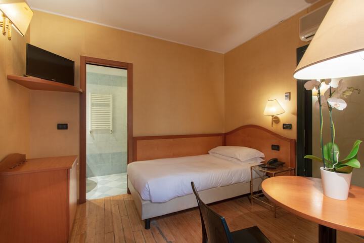 Room 8 of 30