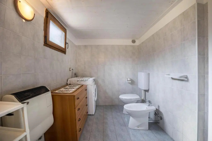 Room 9 of 15