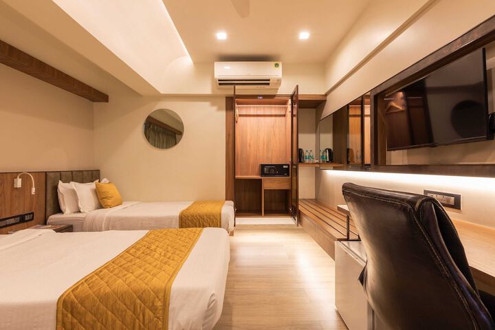 Room 52 of 100