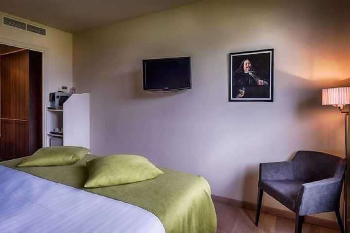 Room 11 of 63