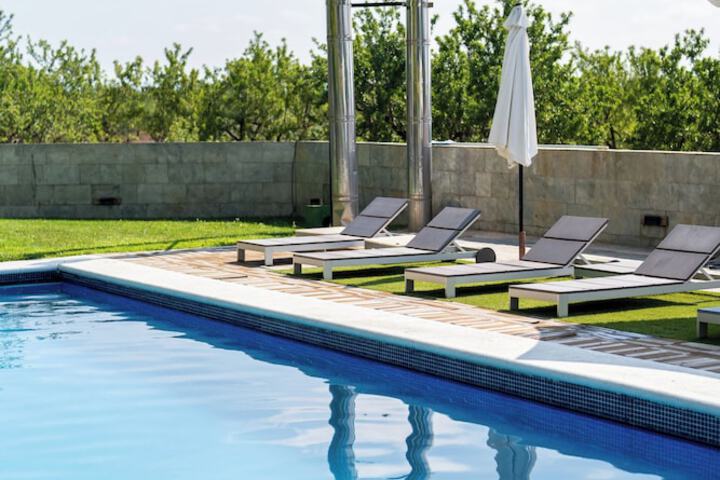 Pool 65 of 112