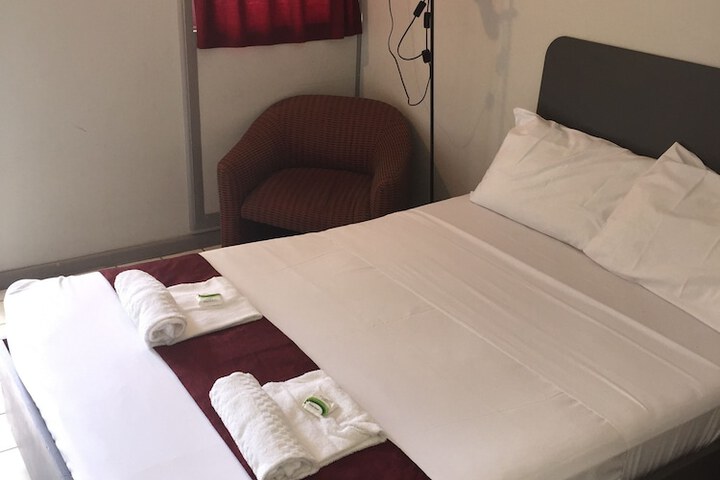 Room 3 of 20