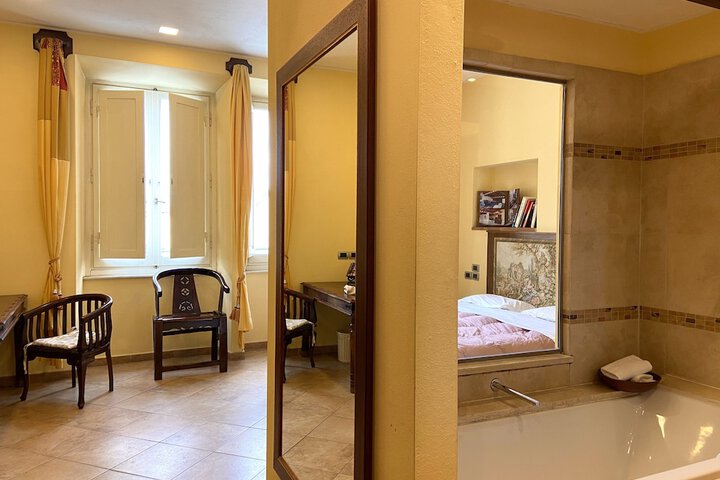 Room 7 of 70