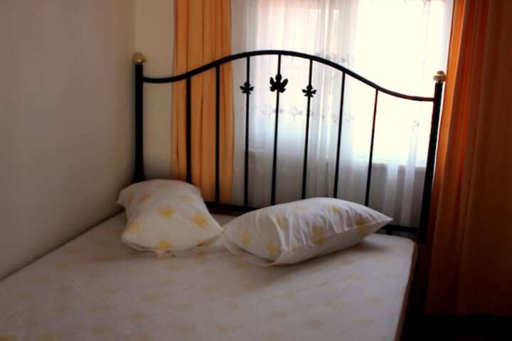 Room 2 of 44