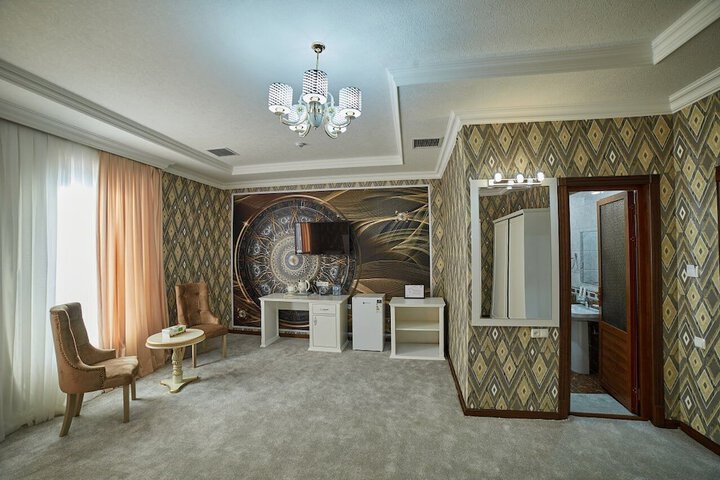 Room 8 of 14
