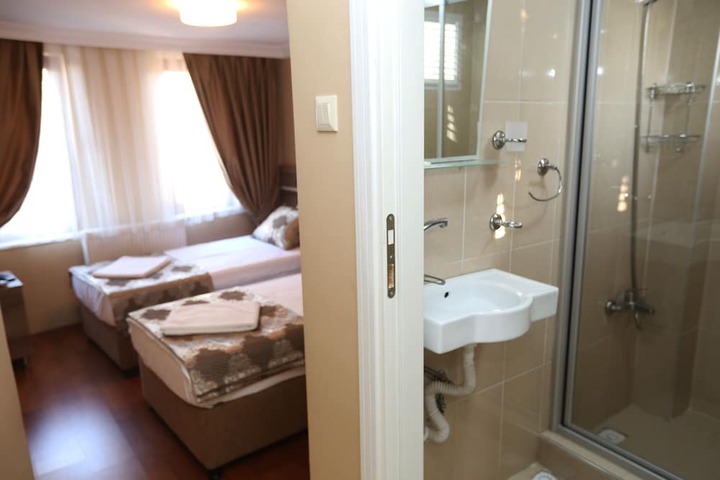 Room 12 of 28