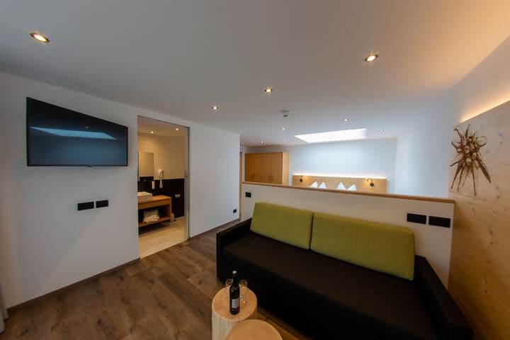 Room 10 of 73
