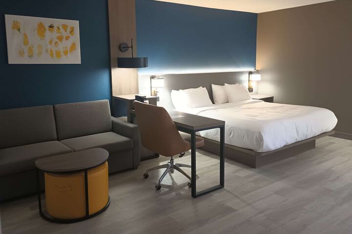 Room 12 of 25
