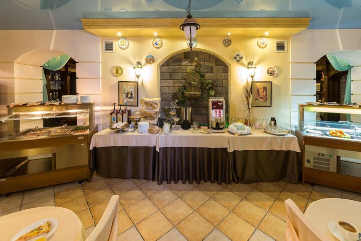 Breakfast/Coffee Service 34 of 45