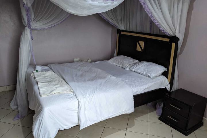 Room 14 of 37