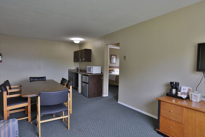 Room 9 of 25