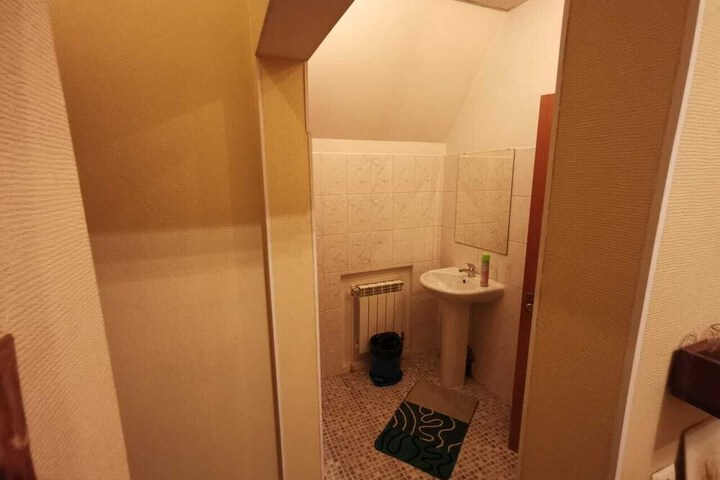 Room 9 of 13