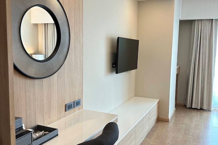 Room 4 of 30
