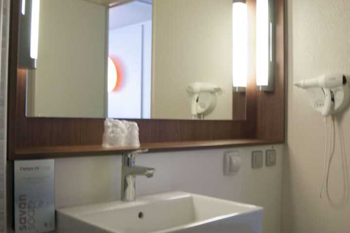 Room 6 of 29