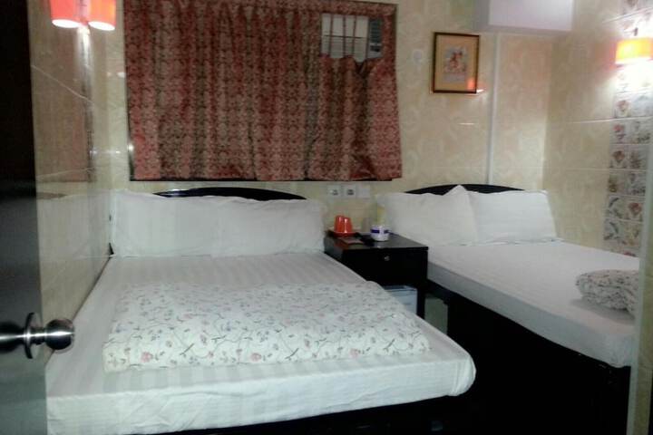 Room 28 of 43