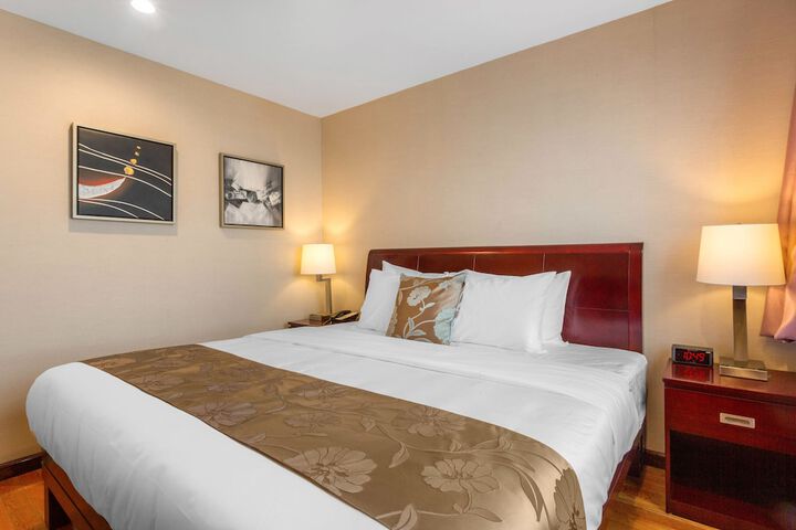 1 King Bed (13 of 14)