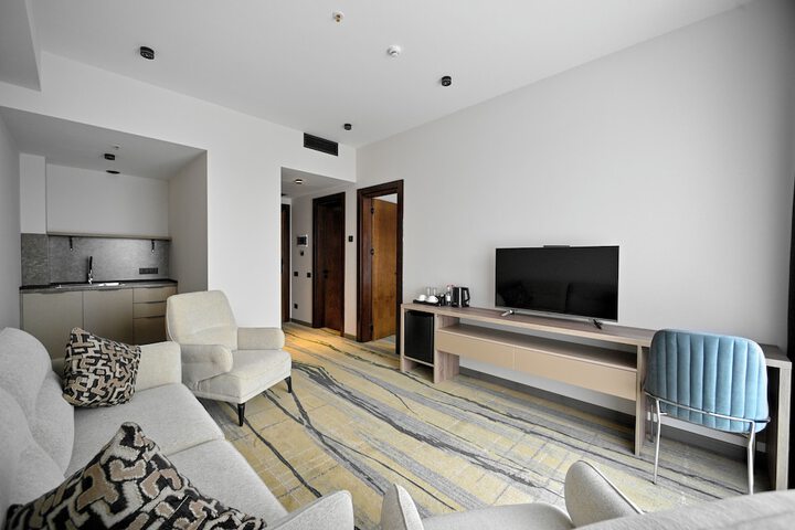 Room 24 of 86