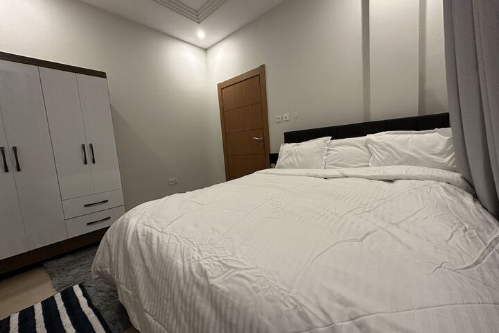 Room 4 of 23