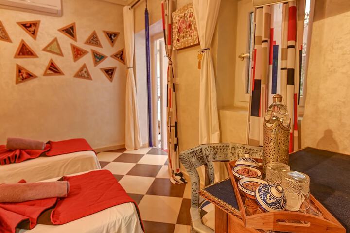 Room 42 of 150