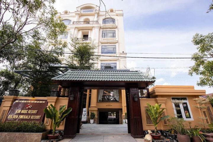 Exterior of Golden Emerald Resorts