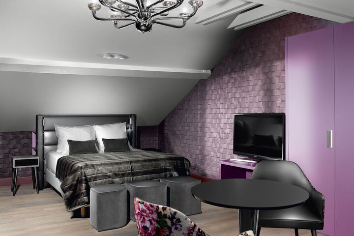 Room 4 of 23