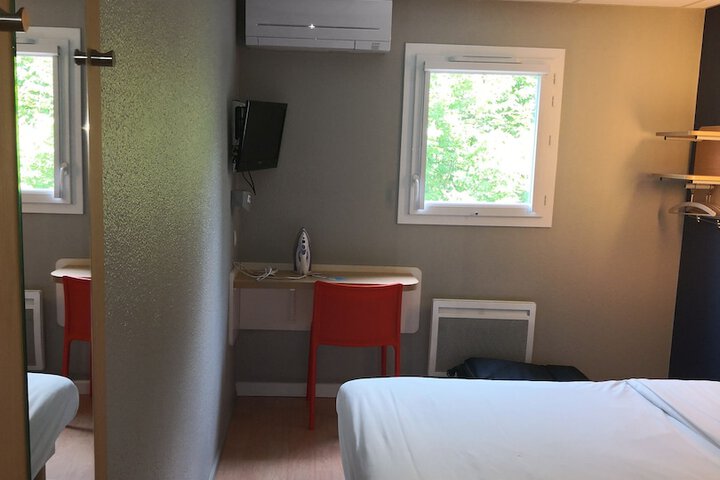 Room 16 of 77