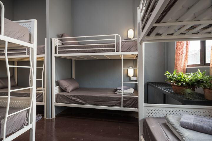 Room 8 of 65