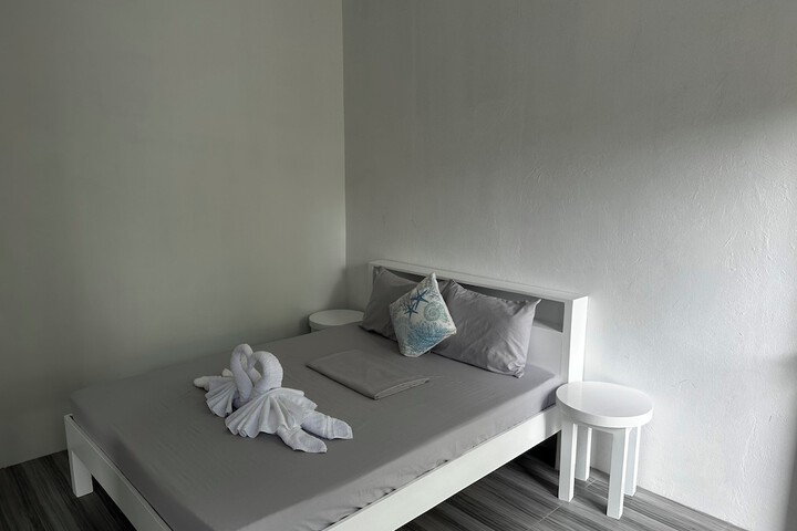 Room 13 of 124