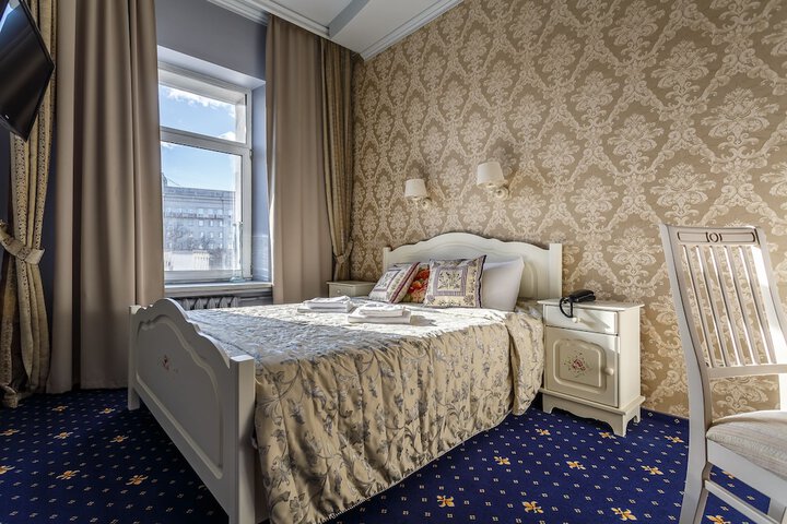 Room 11 of 49