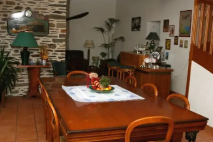 Dining 16 of 18