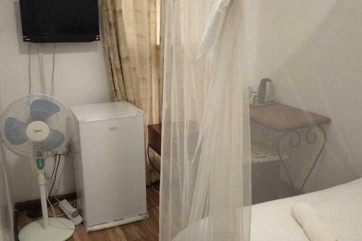 Room 10 of 42