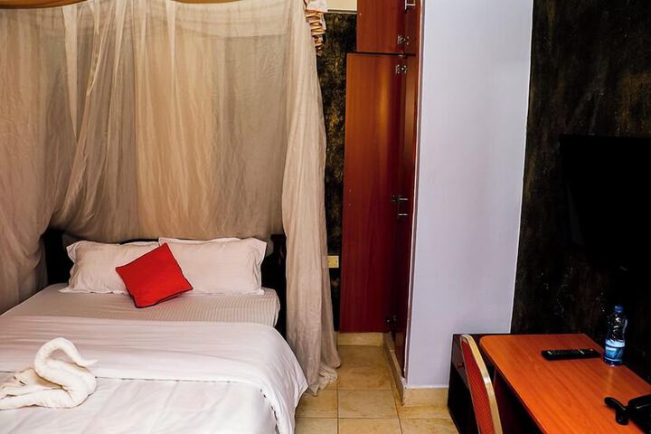 Room 20 of 108