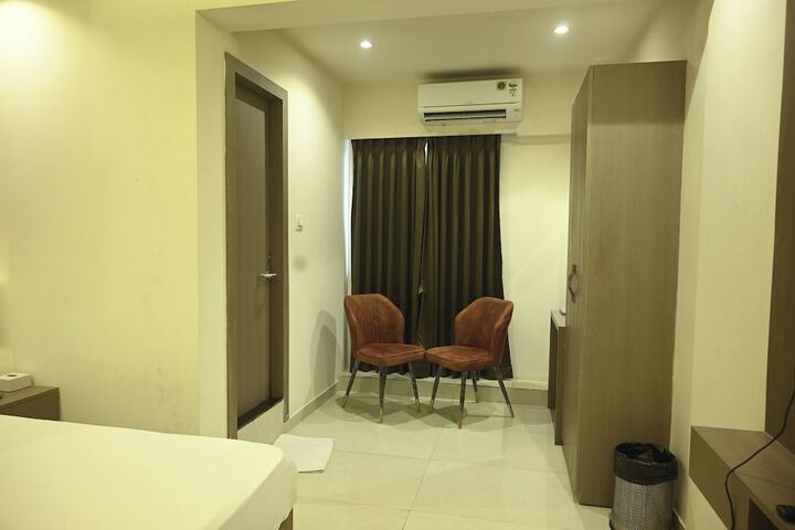Room 17 of 38