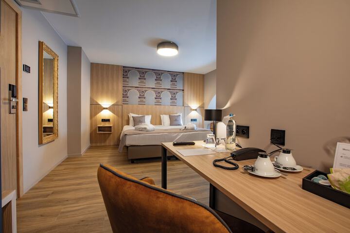 Room 14 of 74